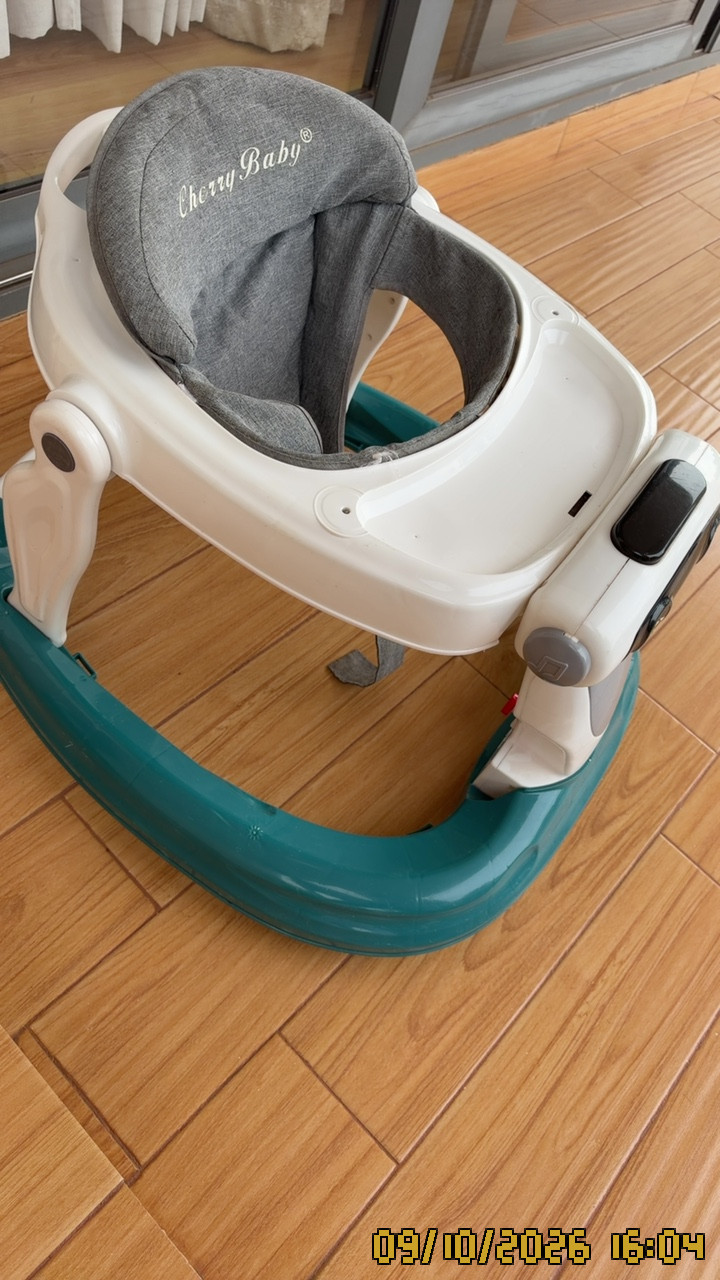 Photo 4 of 4: Baby walking chair
