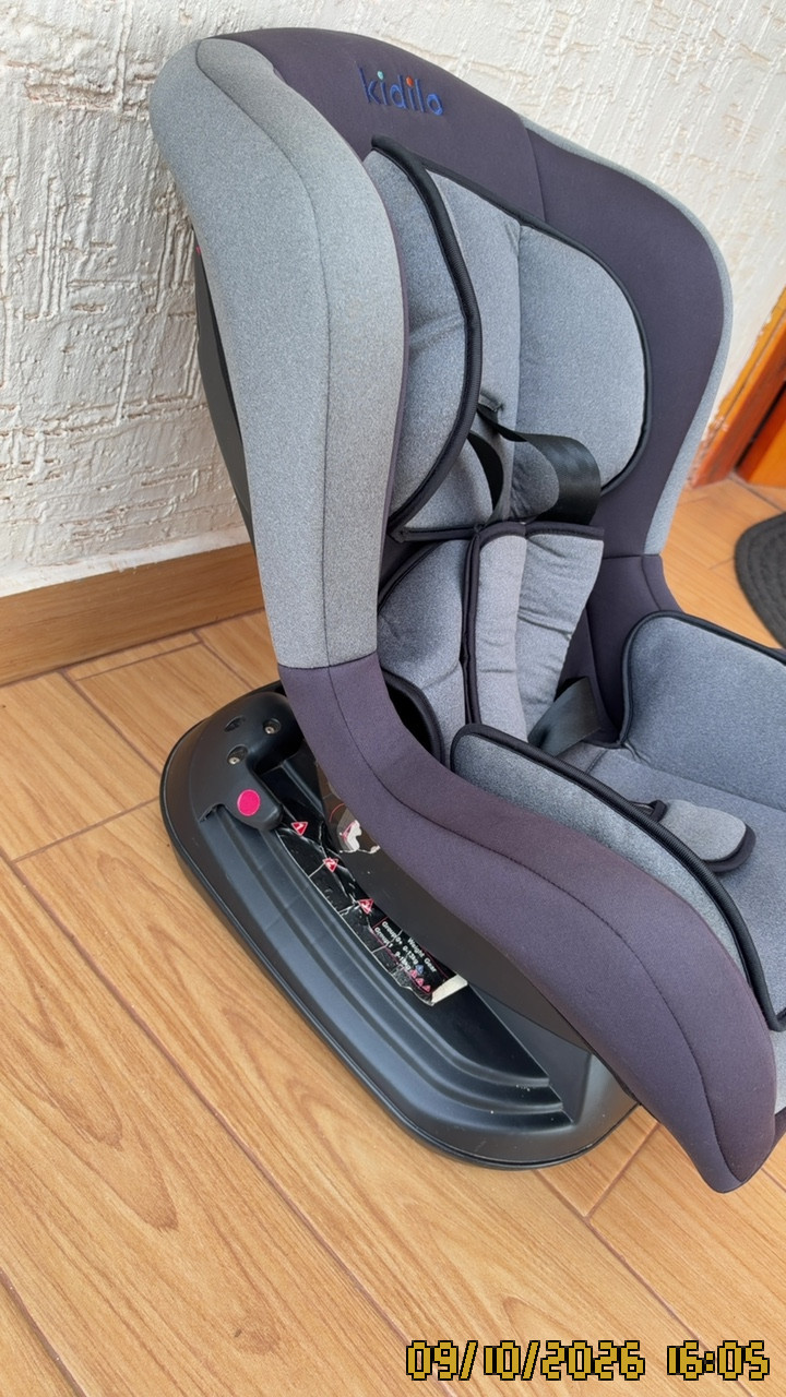 Photo 2 of 4: Baby car seat