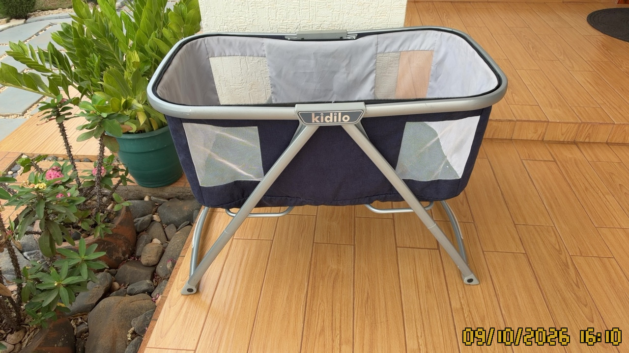Photo 3 of 4: Baby small/movable bed