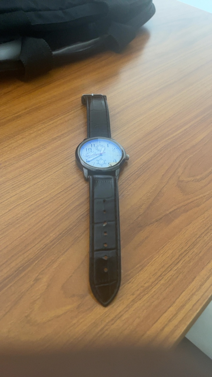 Photo 3 of 3: Lorex watch